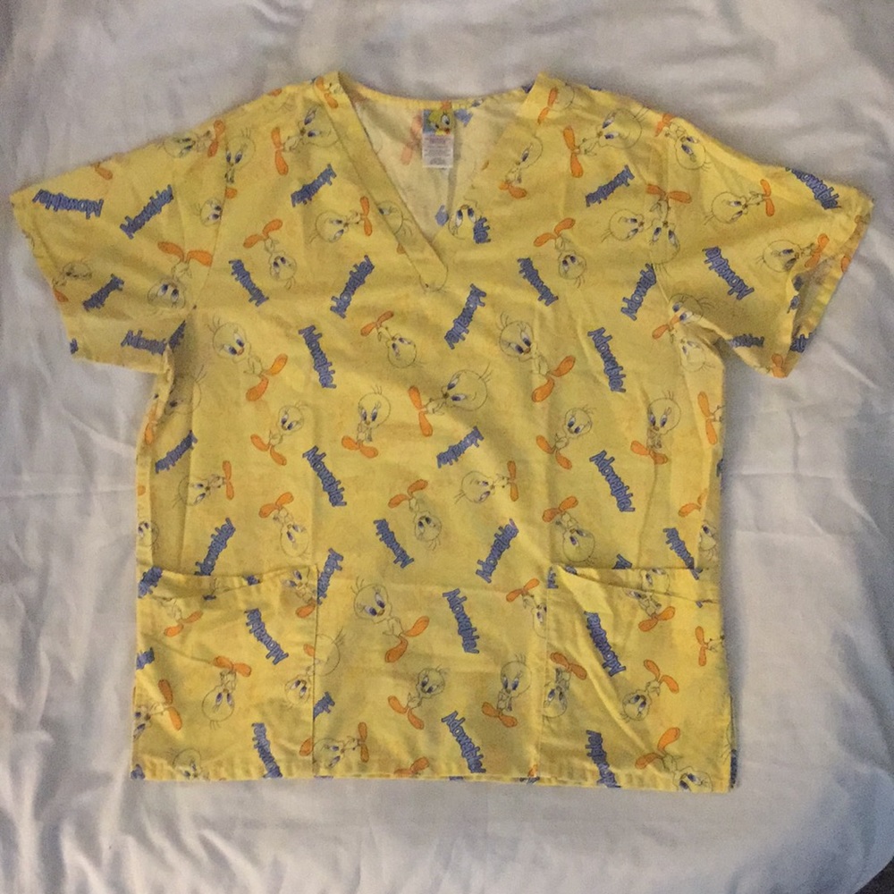 TM & Warner Entertainment Tweety Scrub Top XL